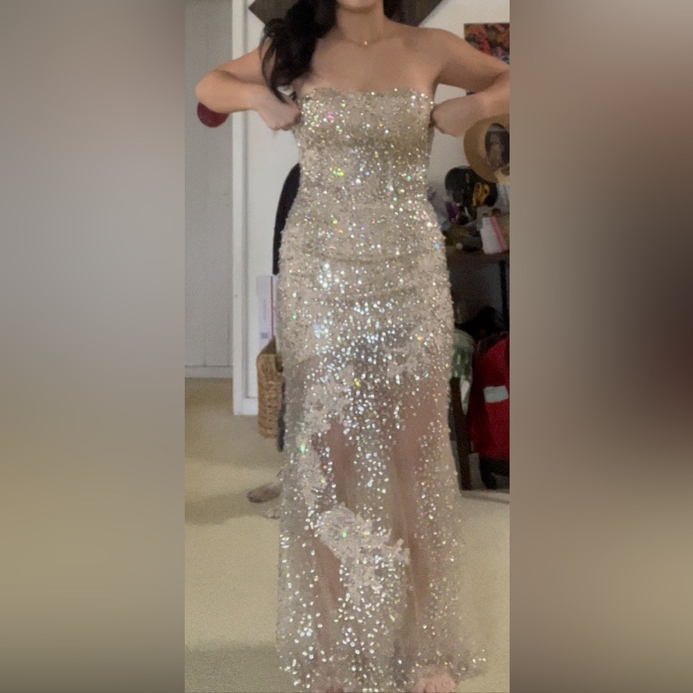BEAUTIFUL GOLD SHERRI HILL PROM DRESS